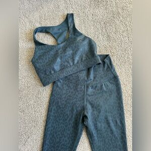 ALLFENIX Metallic Blue Cheetah Leggings Sports Bra Set XS Workout Spandex